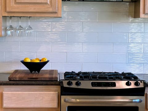 Clean and open kitchen cooking area.
