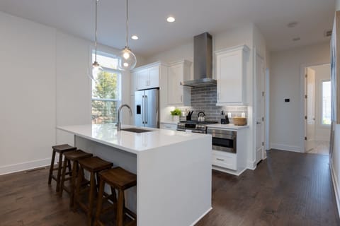 Bright fully stocked kitchen
