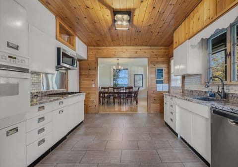 Bar Harbor Bungalow! House in Salsbury Cove