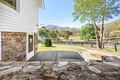 Hot tub outside the lower level of the Cottage. The stars are incredible!