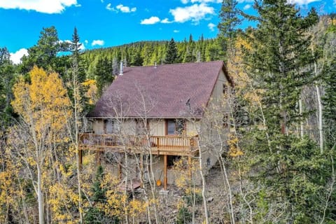 Cottage in the Mountains with views and outdoor hang-out space.
