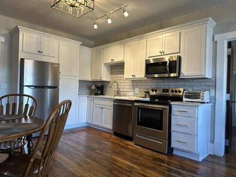 Full kitchen with all the amenities. You can cook a full meal here. 