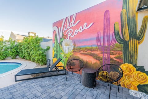 Heat Pool, Beautiful Murial for selfies, BBQ, 