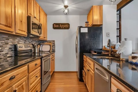 The fully equipped kitchen boasts roomy countertops, ample cabinet space to store your goodies, and a wide range of appliances and basic cookware.