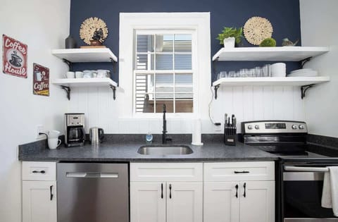 Make breakfast with ease in our fully equipped kitchen!