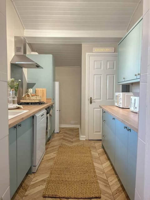 Fully equipped kitchen if you’re fancying a bite at home!