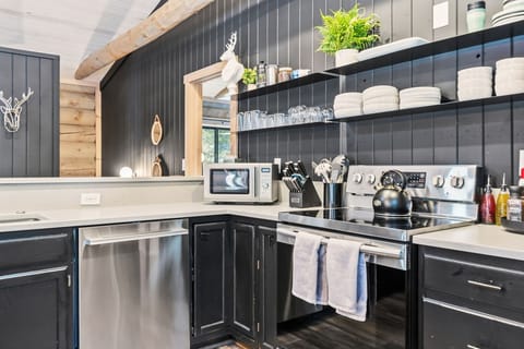 Designed to Host — A beautifully planned kitchen where form and function come together for effortless meals. 🍽️🤍