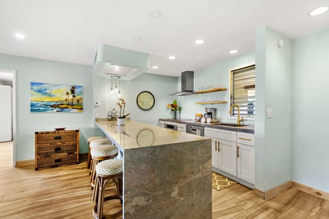Modern Kitchen - Enjoy Modern Kitchen Island Dining for 4!