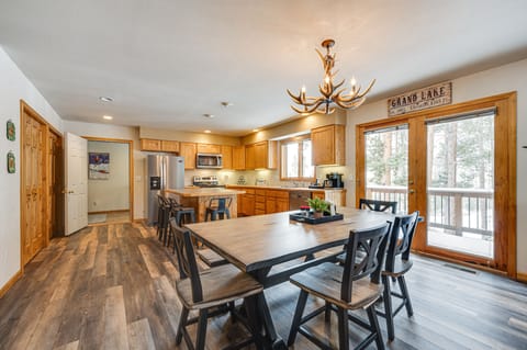 Dining Area | Dishware & Flatware Provided