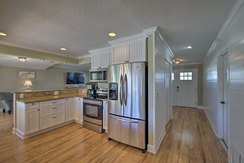 Full kitchen stocked with all you need!