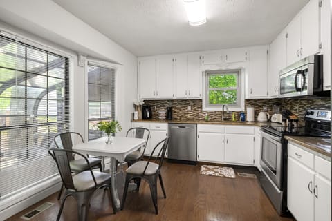 abfff039-eb99-408b-a5be-c2fb844f835e