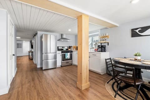 Bottom unit: newly renovated kitchen, fully stocked with cookwar and, all new appliances