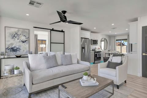 Open layout - Living area and kitchen