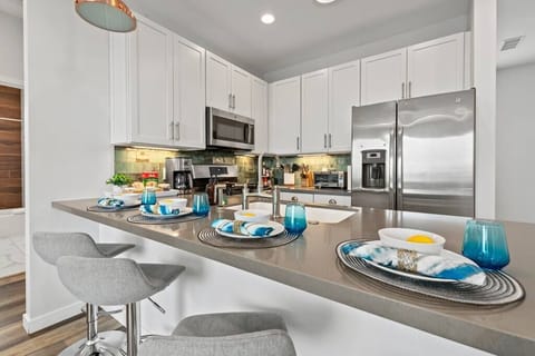 Full kitchen with dining table