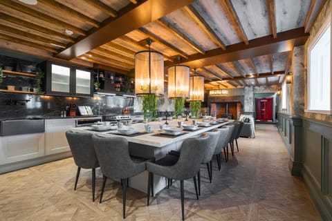 Lavish Dining for 16