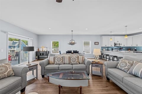 Only 20 minutes to Chincoteague Island.