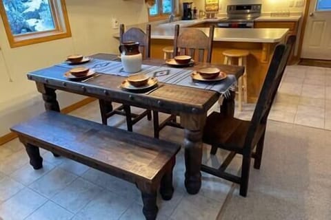 From leisurely meals to board games or planning adventures, this kitchen table is perfect!