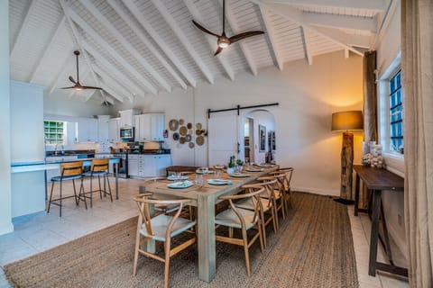 Dining area - seats 10!