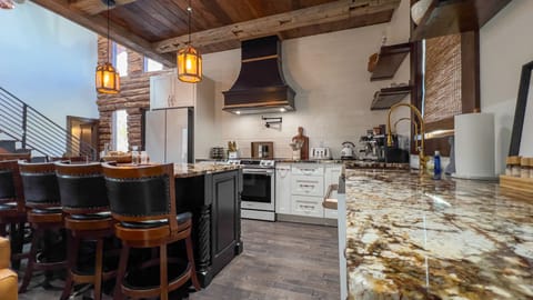 Fully equipped kitchen to stay in and make memories. 