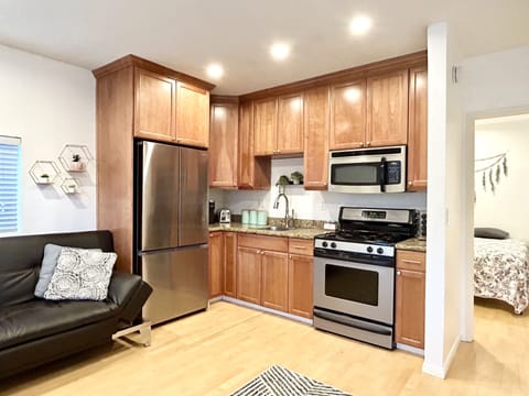 Dimmable lighting in the living and kitchen areas