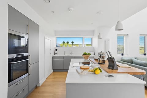 Lovely open kitchen with island and valley views from the window - 1 The Vista, Willingcott