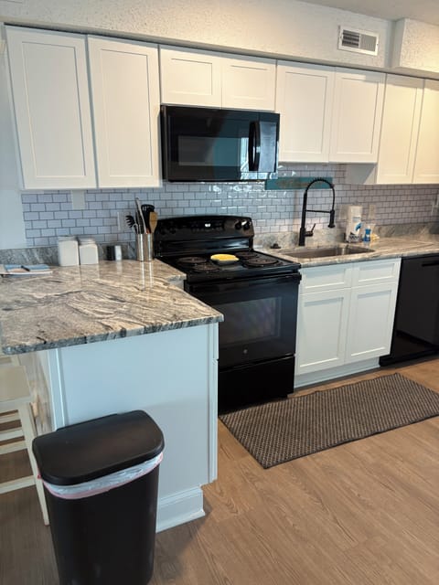 Fully stocked Kitchen! 