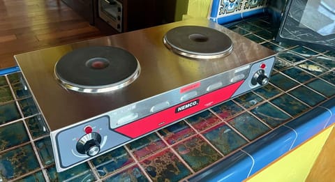 There is no stove, but this commercial-grade hot plate works great!