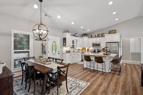 Ktichen and dining for 6.  4 chairs around island.