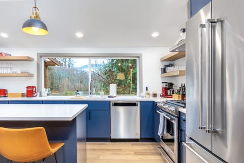 Open and convenient kitchen layout.