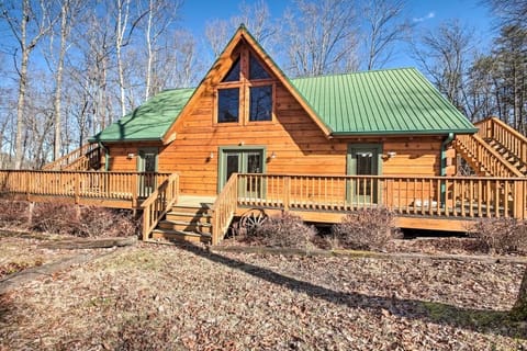 Front of Cabin as you drive up