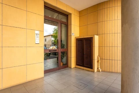 access door, quiet building