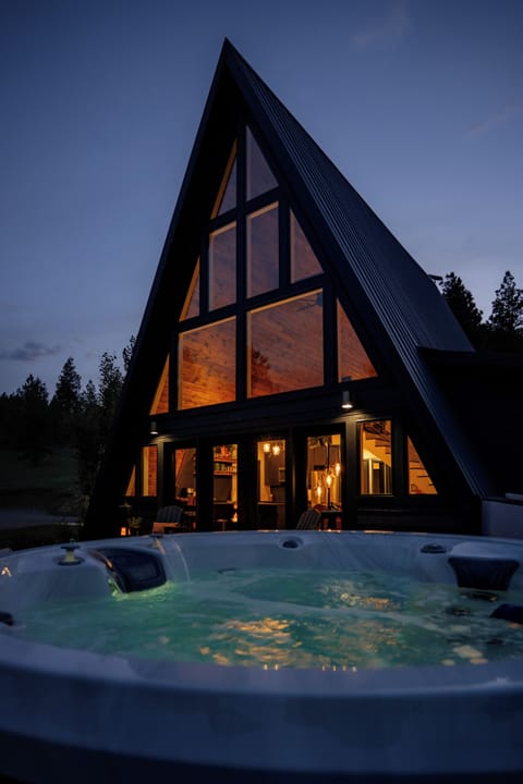 Soak under the big sky with privacy and mountain views!