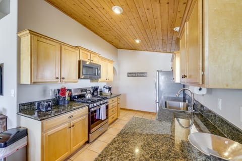 Kitchen | Main Level | Keurig & Drip Coffee Makers | Dishwasher | Cooking Basics