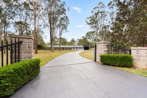 Avondale sits on 5 acres on the edge of pristine bushland & caters for groups.