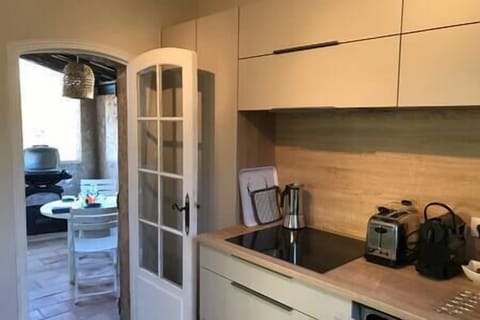 B98e2c5c d12f 44b8 b15a 2fe6913f1247