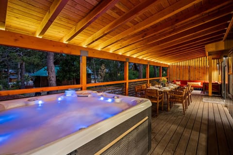 Hot Tub at Heart of the Mountain