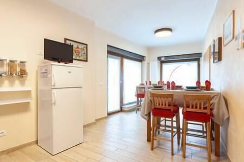 2a9985da-7a7a-409b-9e31-c0c66a7317f9