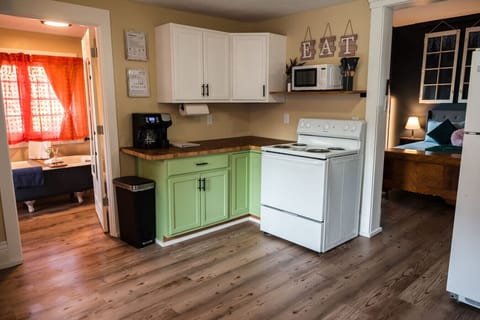 Stove / Oven and Microwave are working and included