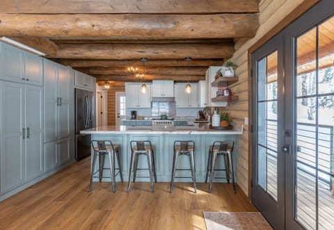 Extra seating at the kitchen counter