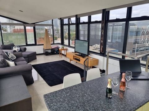 Vacation - Rental- Penthouse- Apt- Wollongong11
