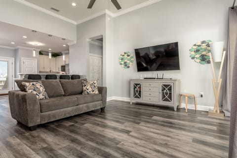 004 Transparent Sea Living Room