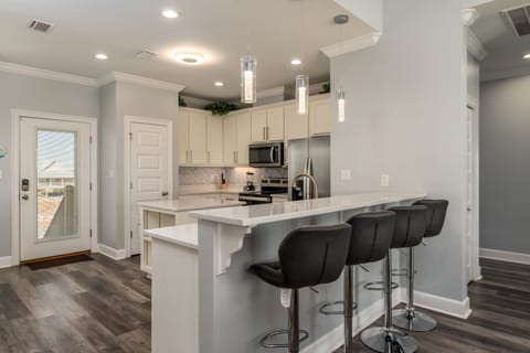 007 Transparent Sea Kitchen Vacation Home