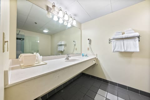 Discover the beauty of simplicity in this minimalist bathroom design