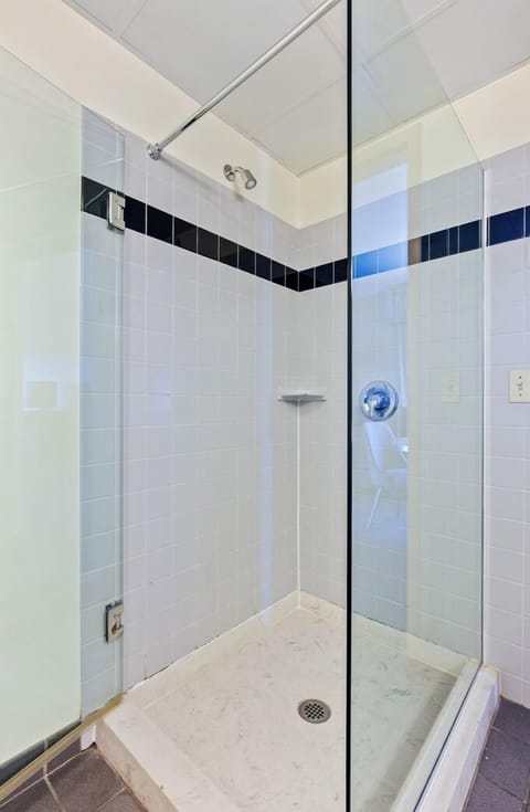 728c516f-2b62-47c9-9f77-848a0c054e55