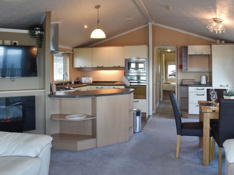 Kitchen area | Sunset Lodge, Llanddulas