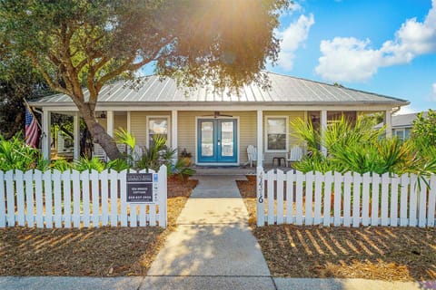Sea Breeze Cottage Exterior