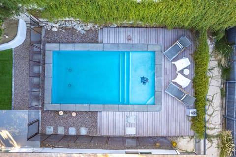 d8d5796a-7a9b-454f-8919-12d5071e4181