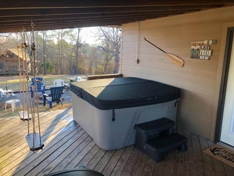 Miller Landing 2 hot tub 4