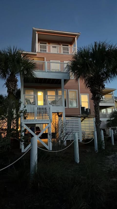 Welcome to a Peach of a Beach house!