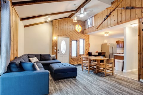 Living Room | Flat-Screen TV | Free WiFi